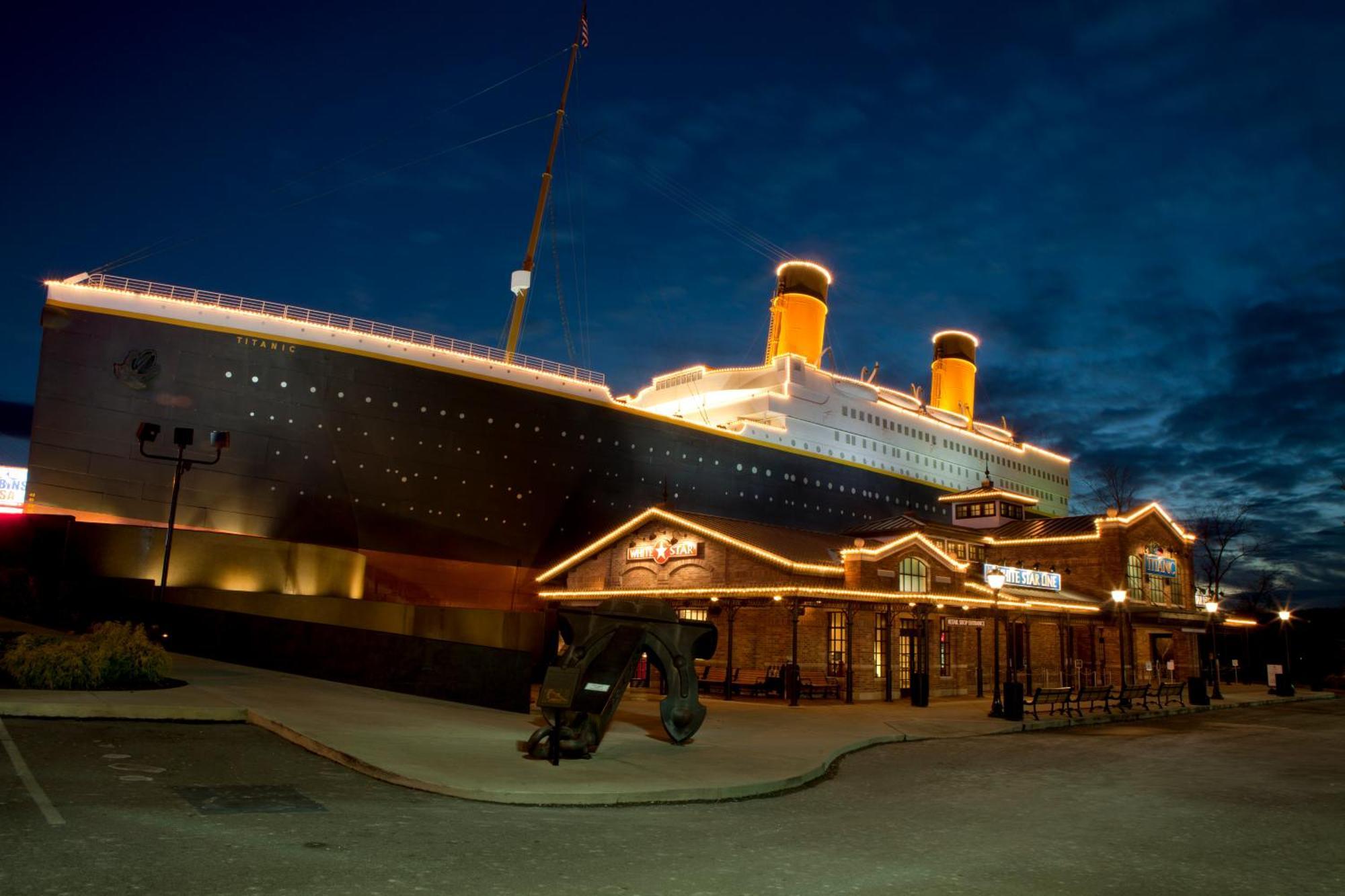 Majestic Splash- 8 Bedroom, Indoor Pool, Hot Tub, 1089 Free Tickets Each Paid Day, Dollywood Севьервилл Экстерьер фото
